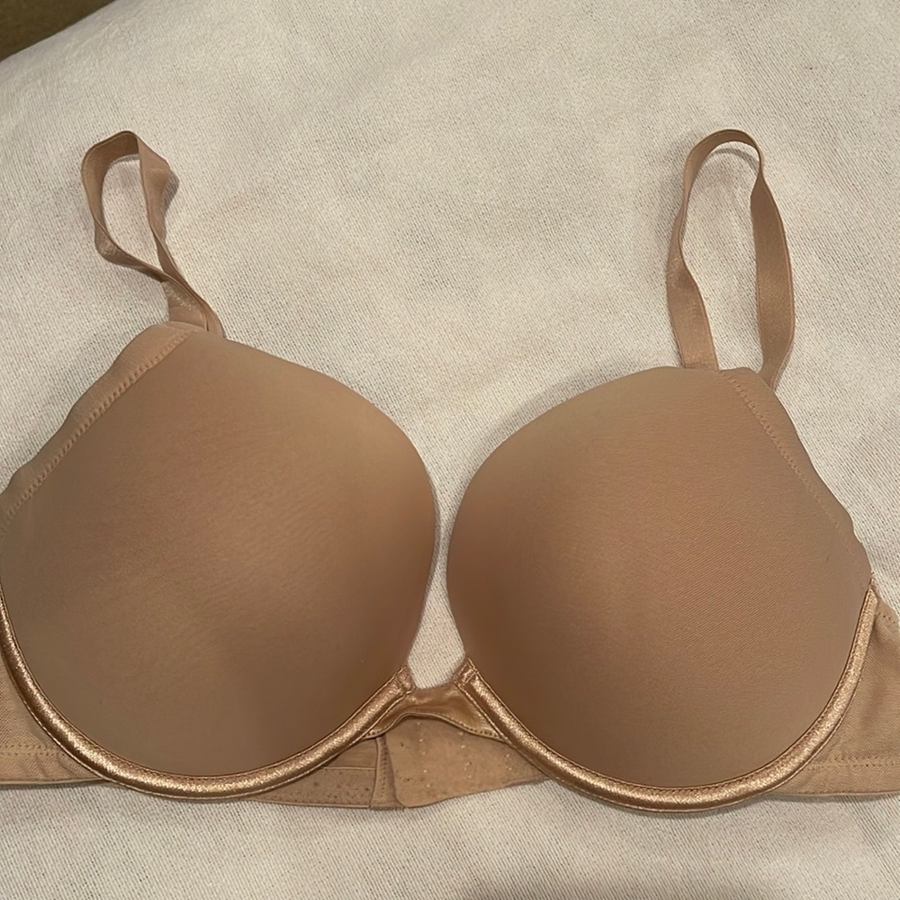 Natori 36D push up nonconvertible bra.